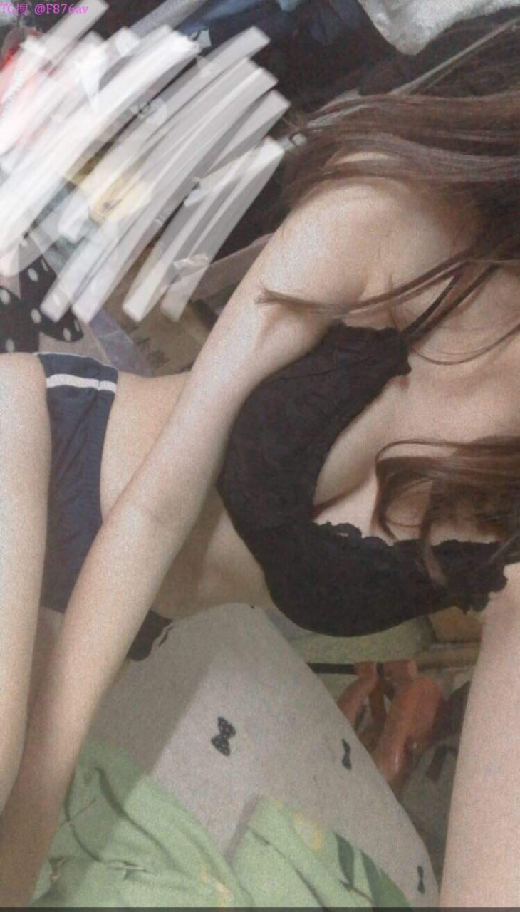 Nữ diễn viên xịnh đẹp và anh đạo diễn trúng số trong chuyến công tác