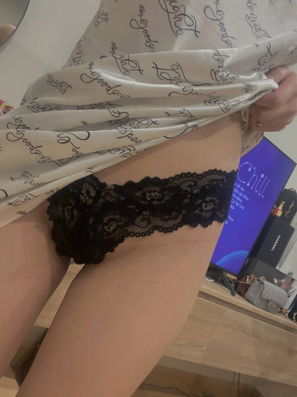 Chuyến đi làm ăn kiệt sức với cấp trên nữ của cậu nhân viên may mắn